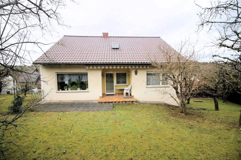 Einfamilienhaus mit ELW und Neckarblick, Garage und großem Garten