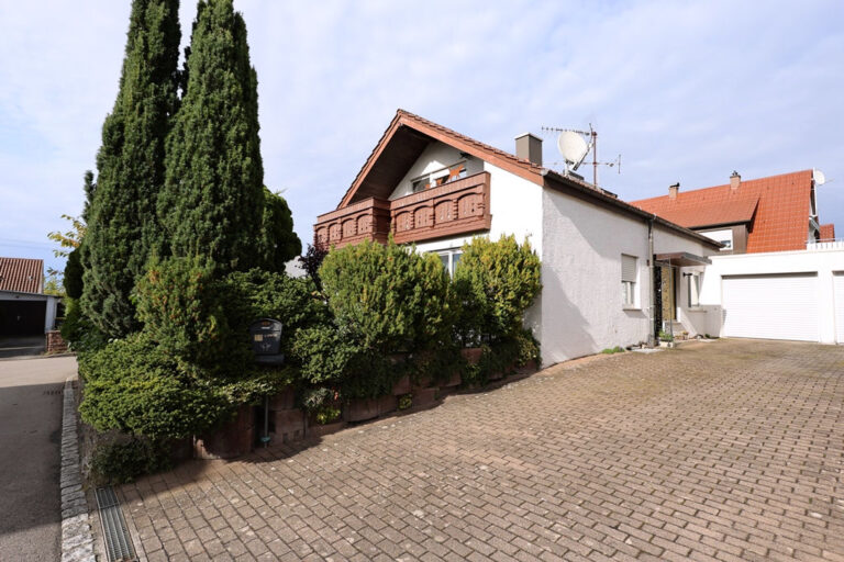 Schönes Einfamilienhaus mit Garage