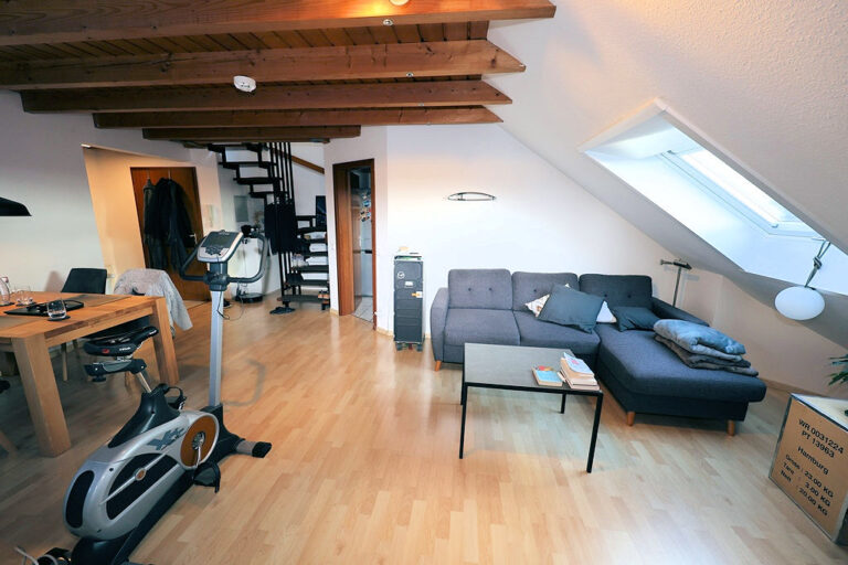 Schöne 2,5-Zimmer-Maisonette-Wohnung mit Tiefgaragenstellplatz